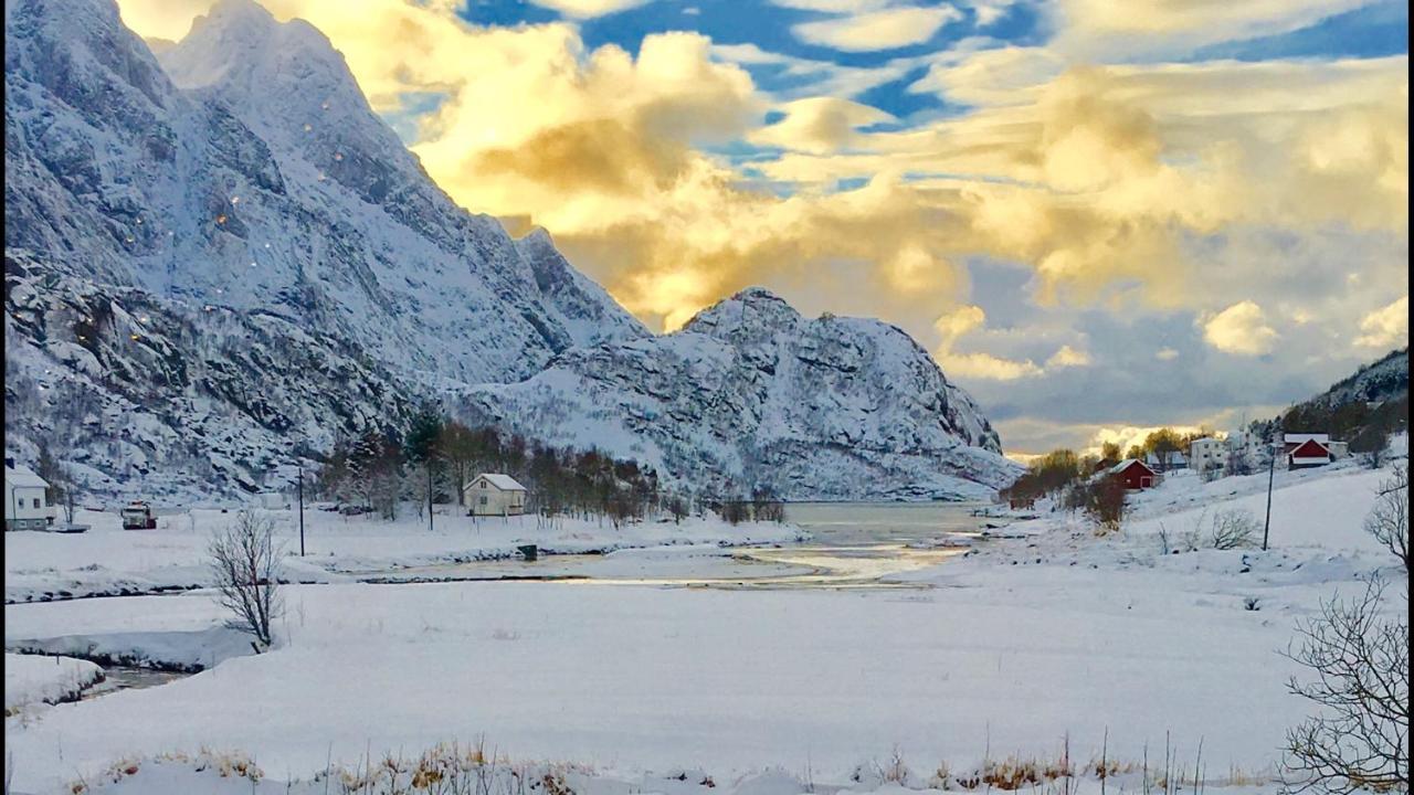 Lofoten Fjord Lodge Saupstad  Exterior photo